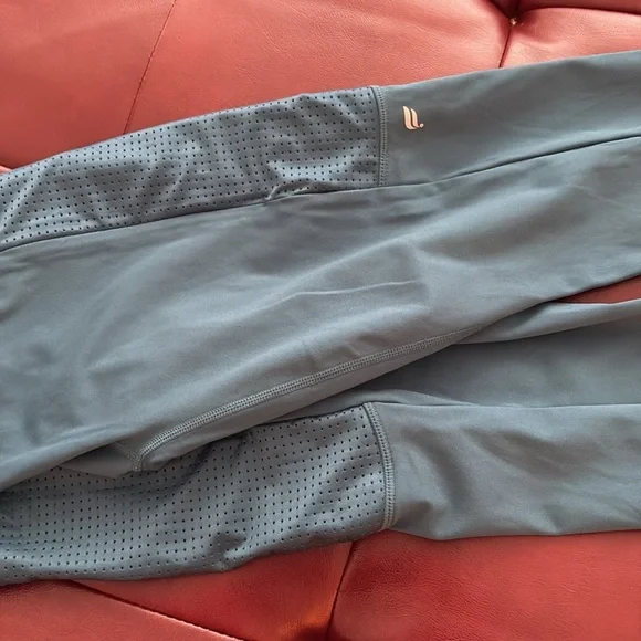 NWOT-Fabletics Motion365- Sleek Blue Ankle-Length Leggings - Picture 6 of 10